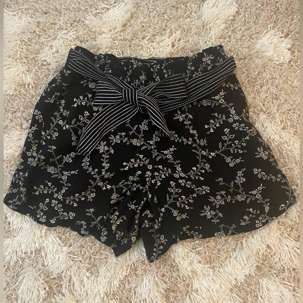 LOFT Floral Shorts sz XS Black White